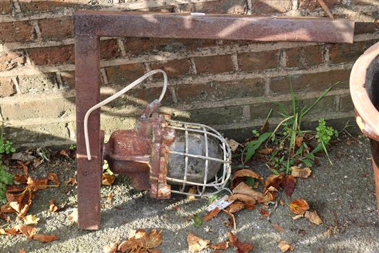 Outdoor light on metal bracket(-)